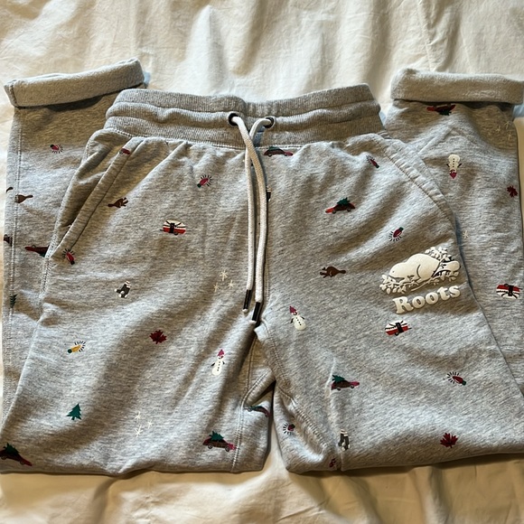 Roots holiday ankle length track pants - Picture 2 of 3